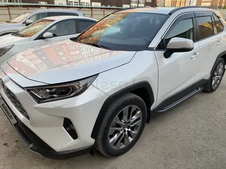 Toyota RAV4 2021 года за 18 350 000 тг. в Актобе – фото 3