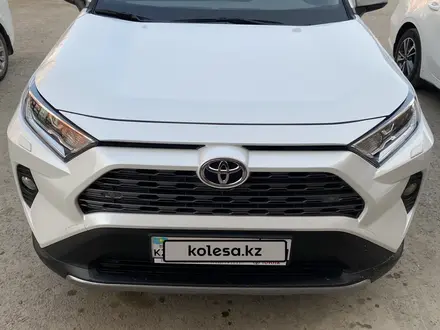 Toyota RAV4 2021 года за 18 350 000 тг. в Актобе