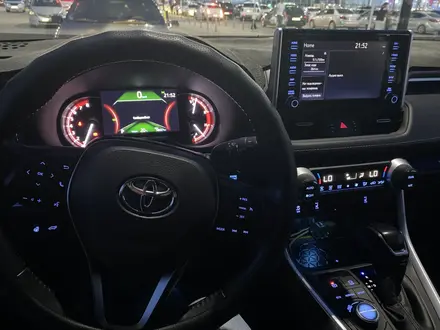 Toyota RAV4 2021 года за 18 350 000 тг. в Актобе – фото 11