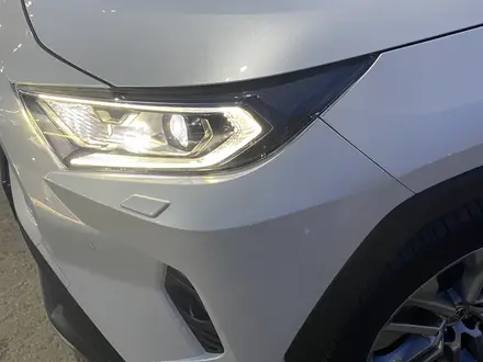 Toyota RAV4 2021 года за 18 350 000 тг. в Актобе – фото 10