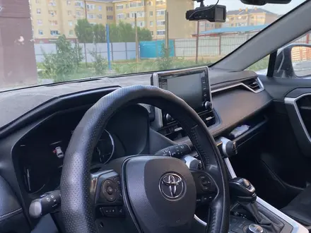 Toyota RAV4 2021 года за 18 350 000 тг. в Актобе – фото 15
