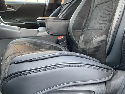 Toyota RAV4 2021 года за 18 350 000 тг. в Актобе – фото 13