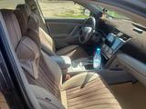 Toyota Camry 2011 года за 5 600 000 тг. в Атырау – фото 2