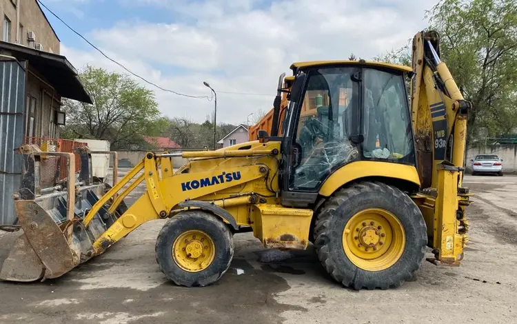 Komatsu  WB93R 2012 года за 17 000 000 тг. в Алматы
