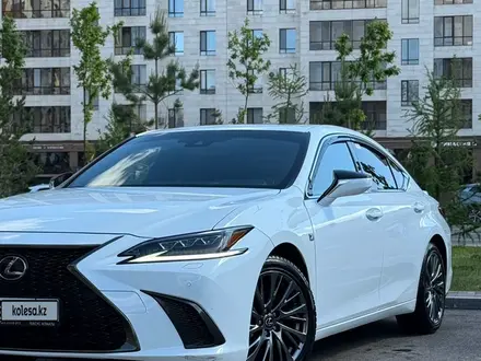 Lexus ES 350 2020 года за 25 500 000 тг. в Семей