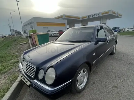 Mercedes-Benz E 230 1995 года за 2 400 000 тг. в Уральск – фото 2
