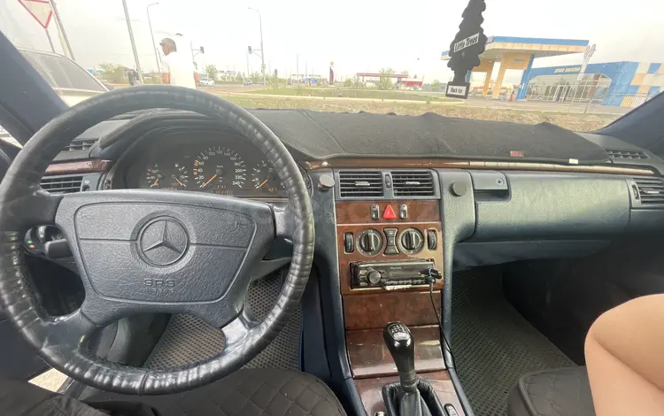 Mercedes-Benz E 230 1995 годаүшін2 400 000 тг. в Уральск