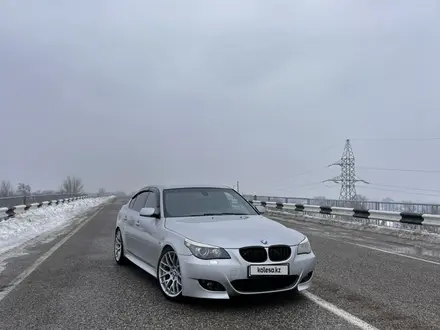 BMW 550 2008 года за 9 000 000 тг. в Алматы – фото 17