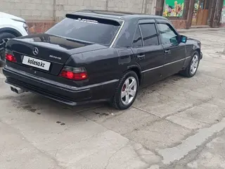 Mercedes-Benz E 230