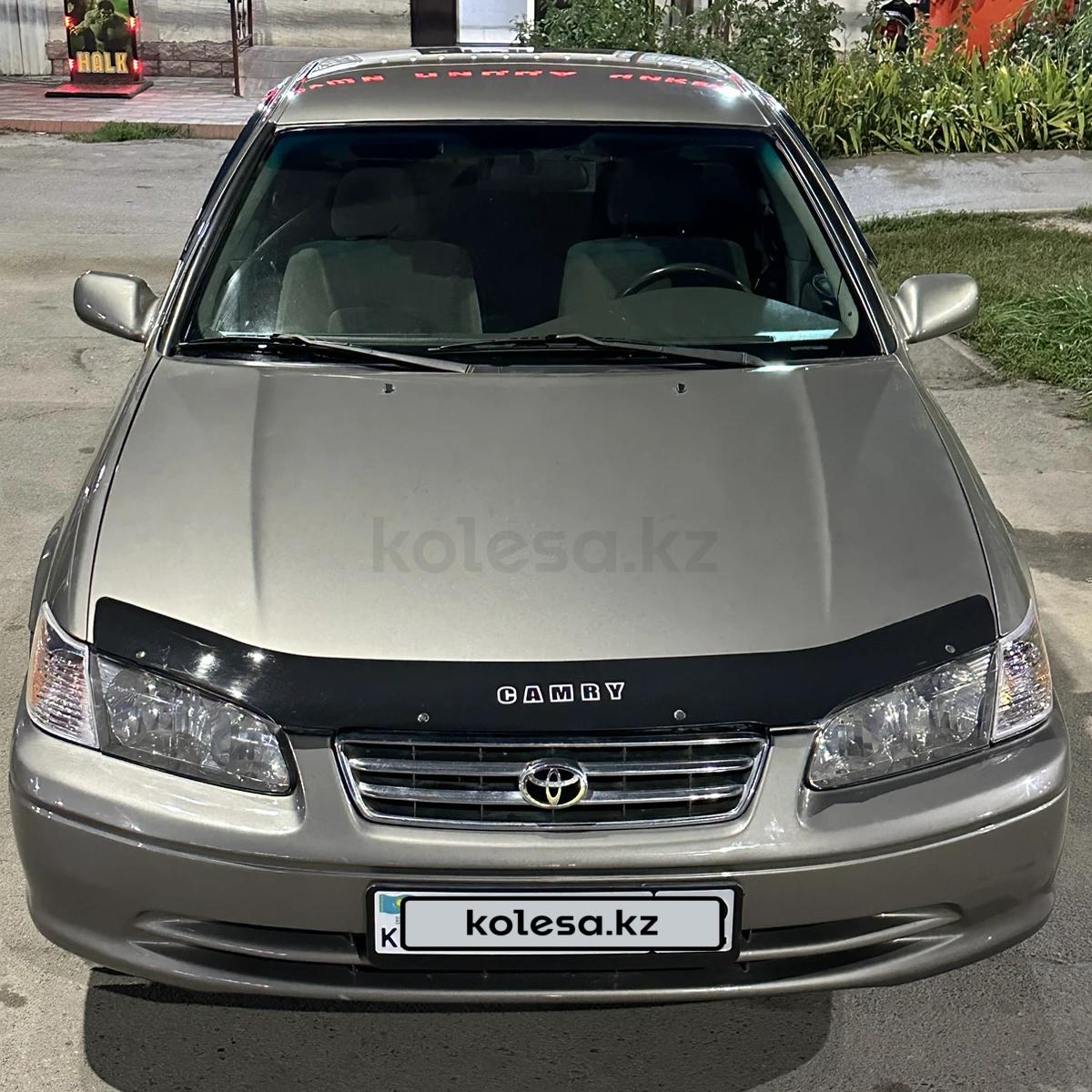 Toyota Camry 2000 г.