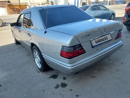 Mercedes-Benz E 280 1995 года за 3 600 000 тг. в Шымкент – фото 14