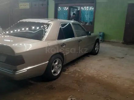 Mercedes-Benz E 230 1992 года за 1 700 000 тг. в Кызылорда – фото 4