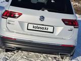 Volkswagen Tiguan 2017 года за 11 200 000 тг. в Кокшетау – фото 2