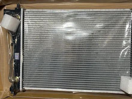 Радиатор охлаждения акцент автомат за 18 000 тг. в Алматы