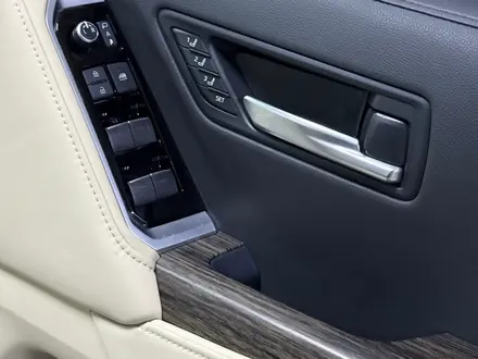 Обшивка дверей бу оригинал Land Cruiser 300 за 250 000 тг. в Астана – фото 9