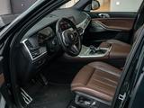 BMW X7 2022 года за 40 990 000 тг. в Астана – фото 2