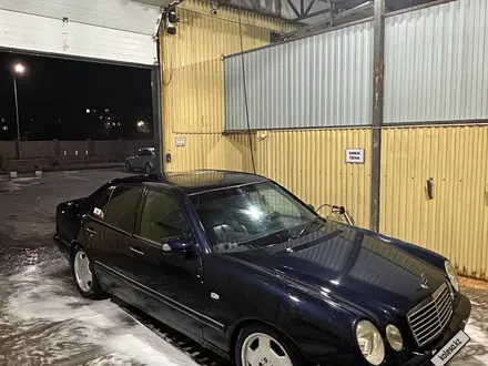 Mercedes-Benz E 280 1996 года за 2 000 000 тг. в Караганда