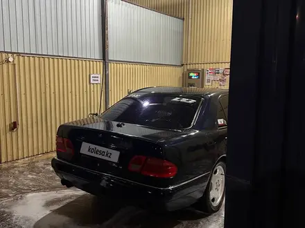 Mercedes-Benz E 280 1996 года за 2 000 000 тг. в Караганда – фото 5