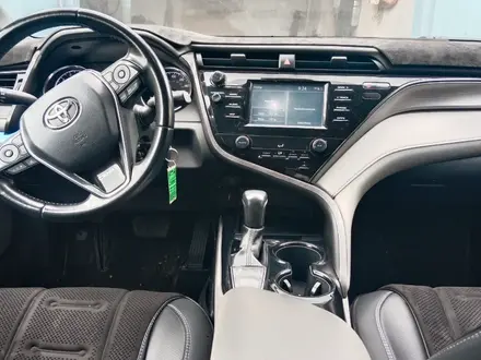 Toyota Camry 2019 года за 9 500 000 тг. в Семей – фото 16