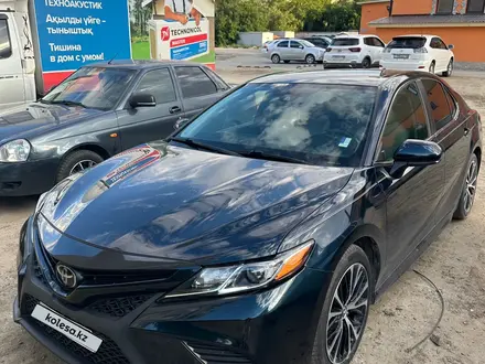 Toyota Camry 2019 года за 9 500 000 тг. в Семей – фото 5