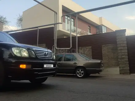 Mercedes-Benz E 230 1990 года за 800 000 тг. в Алматы – фото 2