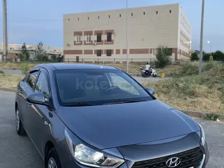 Hyundai Accent 2019 года за 7 350 000 тг. в Шымкент – фото 2