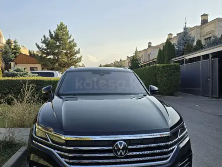 Volkswagen Touareg 2021 года за 40 000 000 тг. в Алматы – фото 16