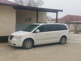 Chrysler Town and Country 2010 года за 7 000 000 тг. в Бейнеу