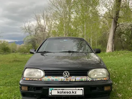 Volkswagen Golf 1997 года за 1 300 000 тг. в Талдыкорган