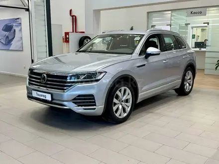 Volkswagen Touareg 2022 года за 25 090 000 тг. в Астана