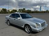 Mercedes-Benz E 320 1997 года за 2 450 000 тг. в Караганда – фото 2