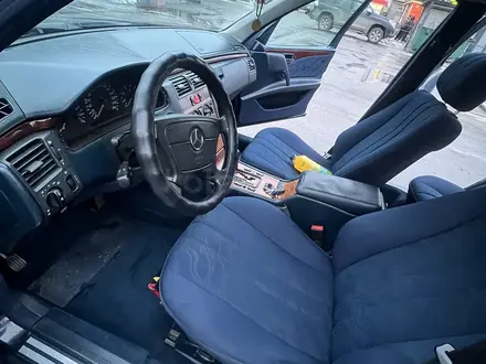 Mercedes-Benz E 280 1999 года за 3 100 000 тг. в Алматы – фото 2