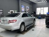 Toyota Camry 2011 года за 6 800 000 тг. в Атырау – фото 2