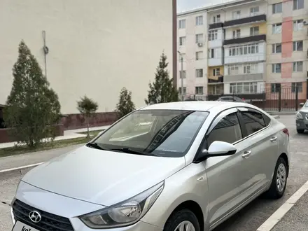 Hyundai Solaris 2017 года за 5 500 000 тг. в Тараз – фото 3