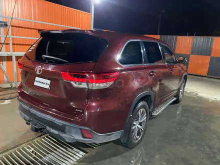 Toyota Highlander 2018 года за 13 500 000 тг. в Атырау – фото 2