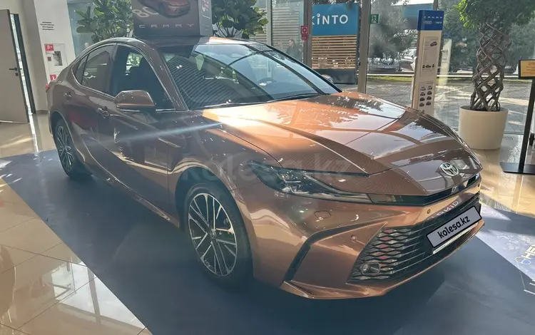 Toyota Camry Luxe eCVT 2025 годаүшін26 190 000 тг. в Алматы