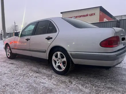 Mercedes-Benz E 200 1996 года за 2 350 000 тг. в Астана – фото 4