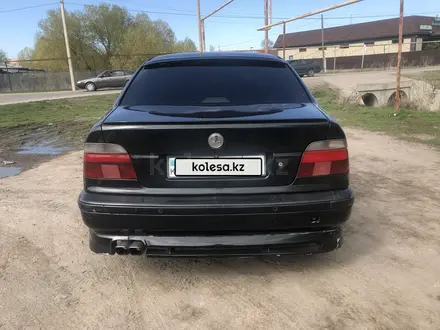 BMW 528 1997 года за 2 000 000 тг. в Алматы – фото 4