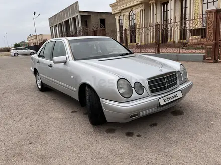 Mercedes-Benz E 230 1997 года за 2 900 000 тг. в Шу – фото 2