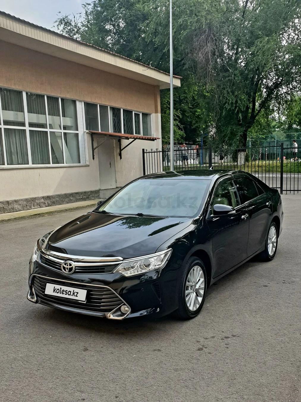 Toyota Camry 2015 г.