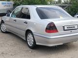 Mercedes-Benz C 240 1998 годаүшін2 800 000 тг. в Актобе – фото 3