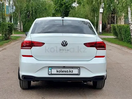 Volkswagen Polo 2022 года за 8 130 000 тг. в Уральск – фото 5
