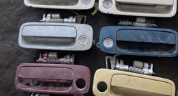 Оригинальные ручка двери внешняя на Toyota Camry 20 за 10 000 тг. в Алматы