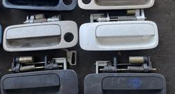 Оригинальные ручка двери внешняя на Toyota Camry 20 за 10 000 тг. в Алматы – фото 2