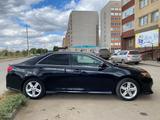 Toyota Camry 2014 года за 8 300 000 тг. в Актобе – фото 4