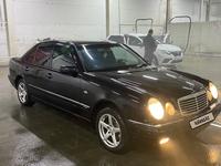 Mercedes-Benz E 240 1999 года за 3 100 000 тг. в Семей