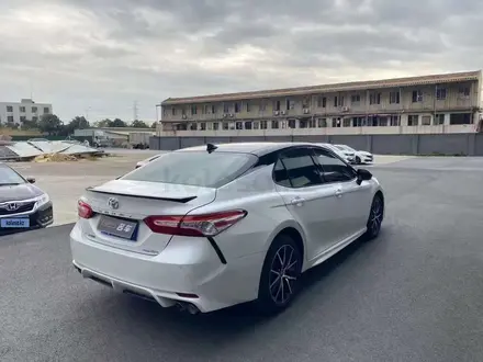 Toyota Camry 2023 года за 13 200 000 тг. в Алматы – фото 18