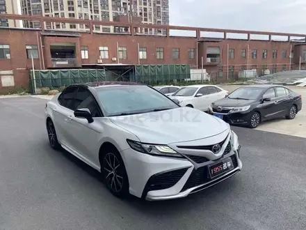 Toyota Camry 2023 года за 13 200 000 тг. в Алматы