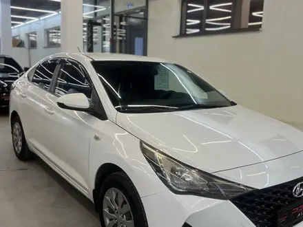 Hyundai Accent 2021 года за 7 100 000 тг. в Караганда – фото 2