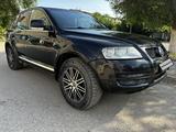 Volkswagen Touareg 2004 года за 3 800 000 тг. в Актобе – фото 5